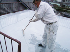 陸屋根　コンクリートプレハブ住宅の雨漏り　ウレタン通気工法